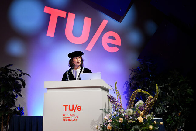 Rector Silvia Lenaerts tijdens de TU/e Research Day. Foto: Bart van Overbeeke