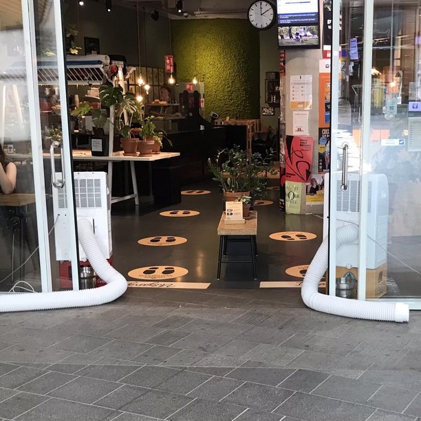 Photo: two mobile airconditioning units in a shop in Utrecht (image: Jasper Vis @Vision23)