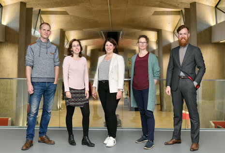 From left to right: Bart Jansen, Olga Mula Hernández, Josefine Proll, Lenneke Kuijer and Bas Overvelde. Alexios Balatsoukas-Stimming is absent from the photo. Photo: Odette Beekmans. 