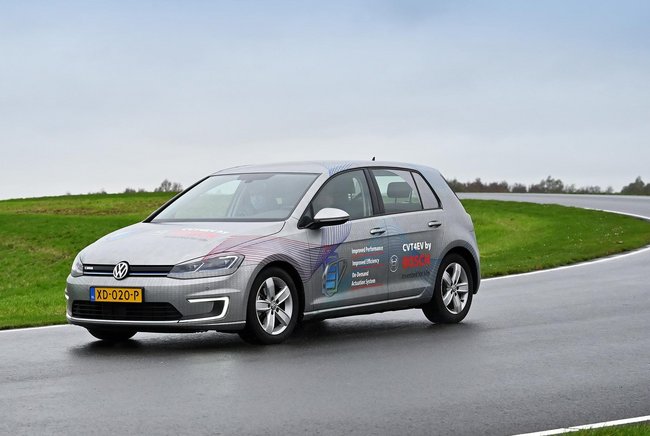 Elektrische auto uitgerust met CVT4EV (foto: Bosch)