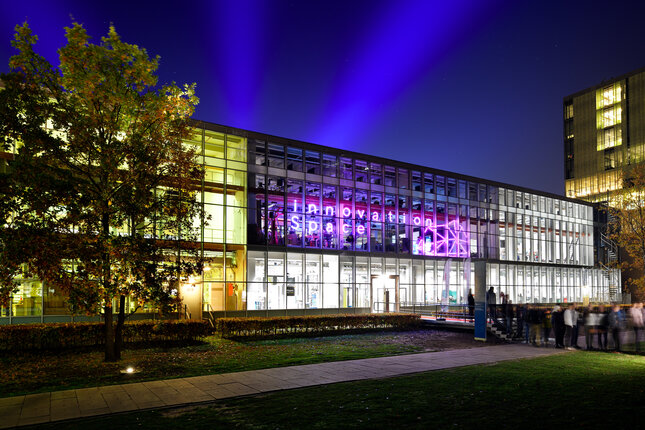 TU/e innovation Space zit in het gebouw Matrix op de campus. Foto: Bart van Overbeeke