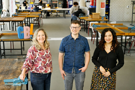 From left to right: Marieke Postema, Clemens Verhoosel and Apoorva Sonawane in the PROTO/zone of Mechanical Engineering in Traverse. Photo: Bart van Overbeeke