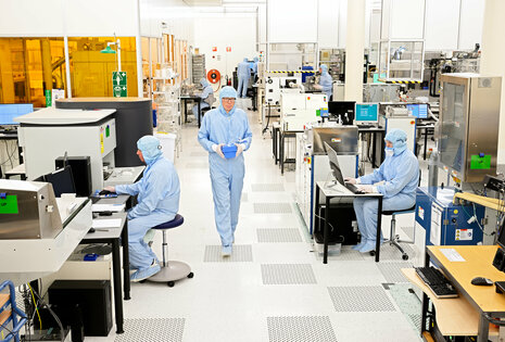 The NanoLabTUe cleanroom offers high-tech research facilities at our university. Photo: Bart van Overbeeke