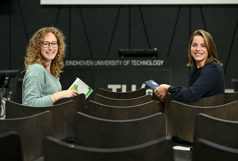 Iris Huijben (left) and Bernice Wulterkens. Photo: Bart van Overbeeke