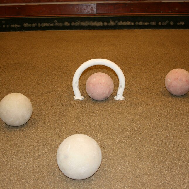 Spheres and ring as used in the game of beugelen