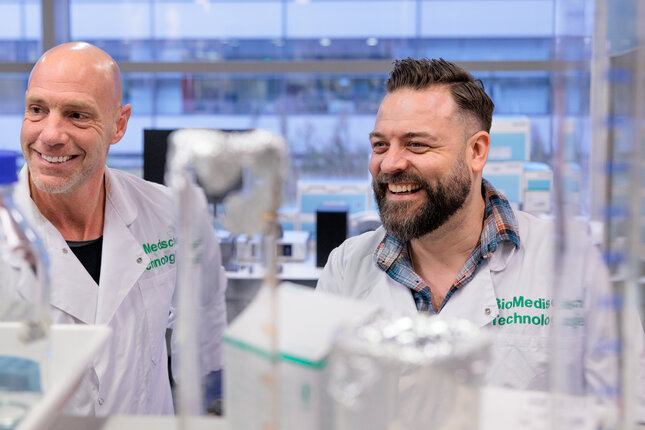 Roy van der Meel and Willem Mulder collaborate on groundbreaking nanotechnology for precision medicine. Photo: Levi Baruch