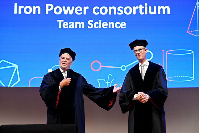 Professors Philip de Goey (left) and Niels Deen accepted the award on behalf of their team. Photo: Bart van Overbeeke