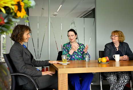 V.l.n.r.: Silvia Lenaerts, Naomi Ellemers en Ingrid Heynderickx. Foto: Bart van Overbeeke